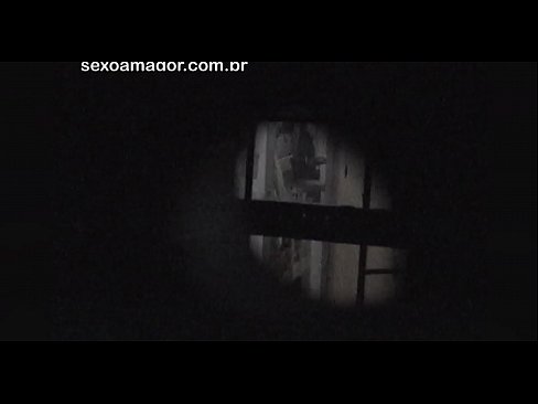 ❤️ Si Blondie ay lihim na nakunan ng video ng isang voyeur ng kapitbahayan na nakatago sa likod ng mga guwang na brick ❤️ sluts sa porn tl.ixiporn.ru ﹏